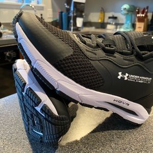 New Under Armour 7.5 hovr sneakers